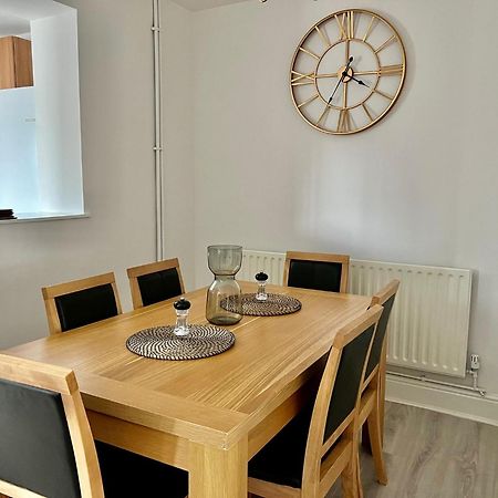Executive 3 Bedroom Port Talbot Town Centre Margam Sleeps 7 Экстерьер фото