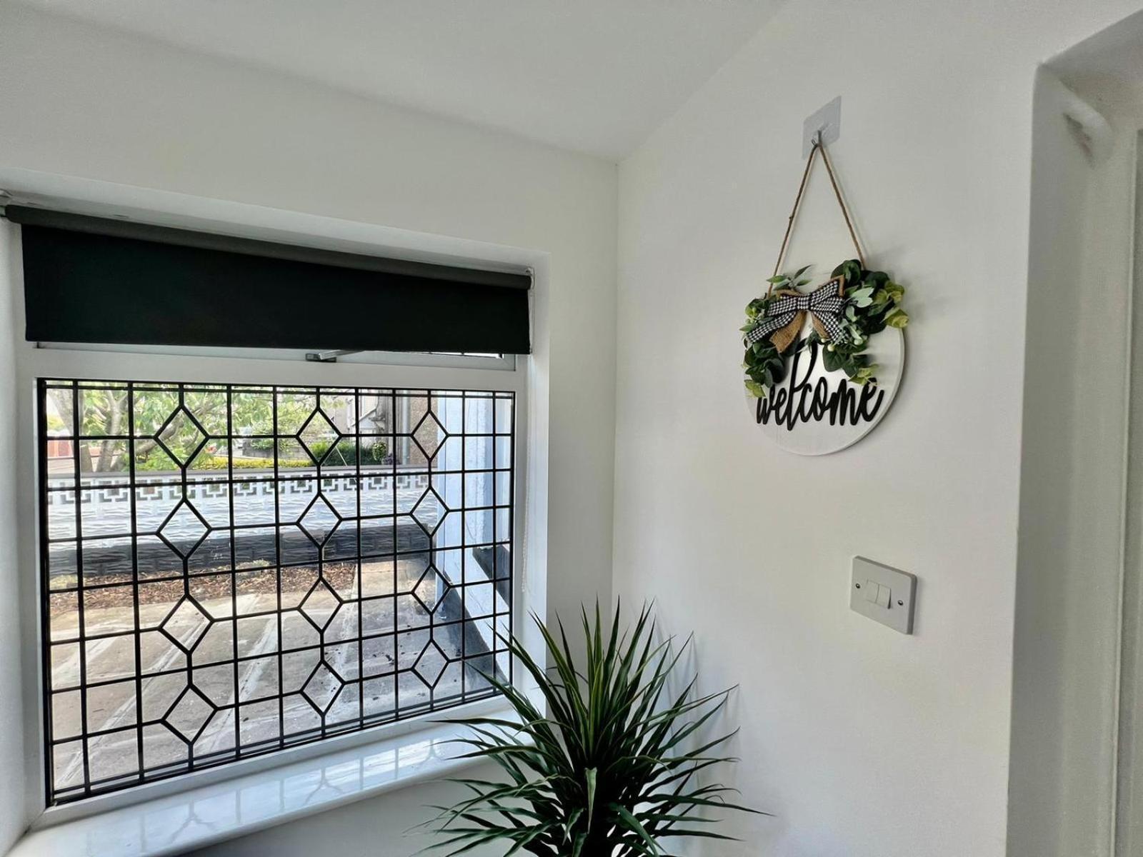 Executive 3 Bedroom Port Talbot Town Centre Margam Sleeps 7 Экстерьер фото